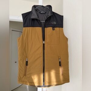 The North Face Harway Insulated Vest Boys. Size XL 18-20 Color block
